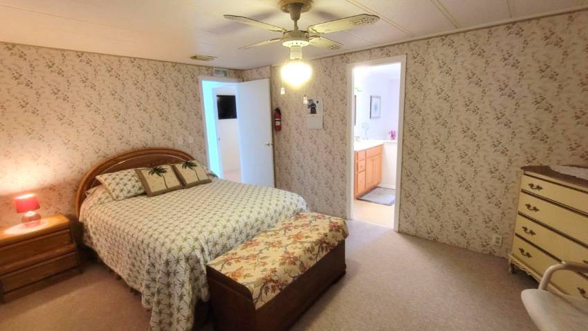 12 Navel Circle a Winter Haven, FL Mobile or Manufactured Home for Sale